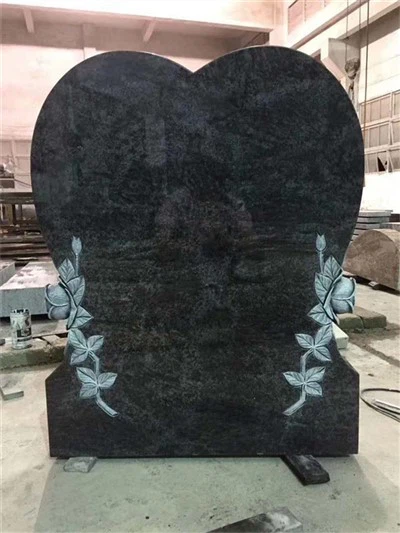 Qora granitdan tik turgan qabr toshlari
