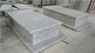 Ochiq kulrang granit qabr tosh